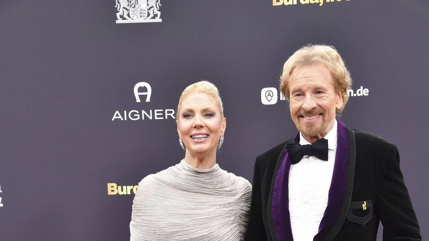 Bei der Bambi-Verleihung 2025: Thomas Gottschalk mit Ehefrau Karina Mroß in den Bavaria Filmstudios, München