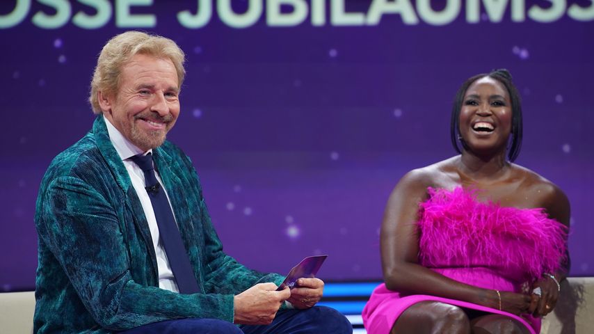Thomas Gottschalk mit Motsi Mabuse bei "Disney100 – Die große Jubiläumsshow"