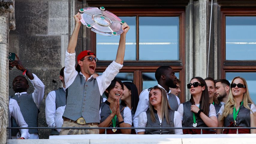 Thomas Müller feiert den Gewinn der deutschen Meisterschaft