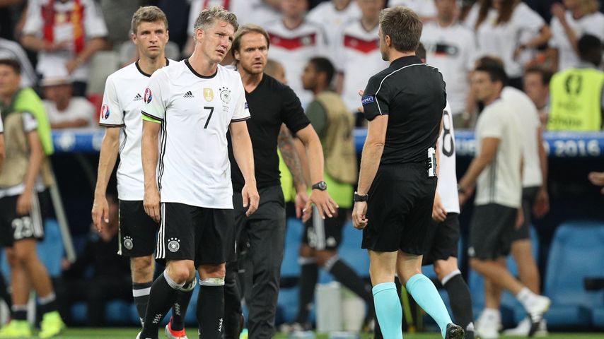 Trotz Hochzeitsabsage: Thomas Müller gibt Schweini Ehe-Tipps