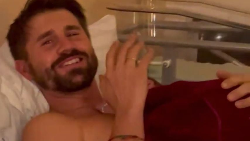 Thore Schölermann mit seiner Tochter