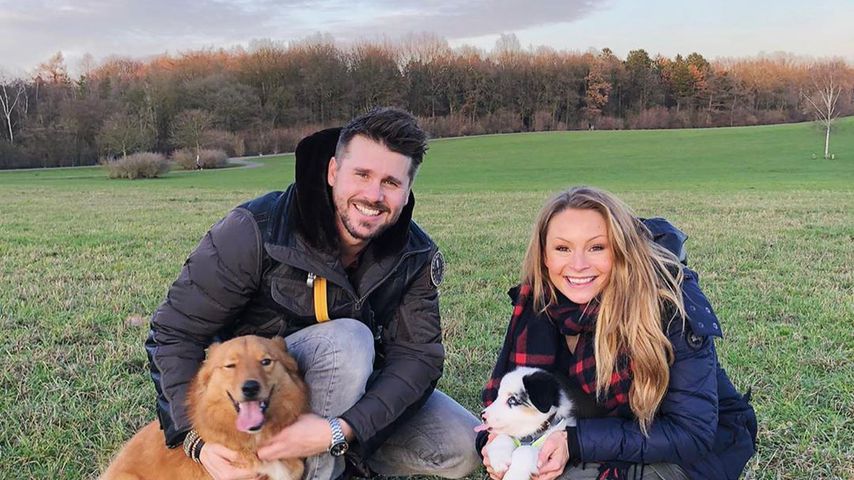 Thore und Jana Schölermann mit ihren Hunden