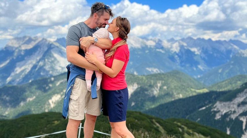 Thore und Jana Schölermann mit ihrer Tochter Ilvie