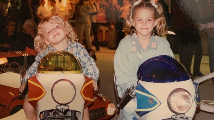 Throwback-Bild von Benjamin und Riley Keough