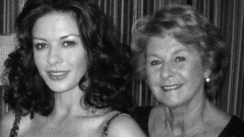 Throwback-Bild von Catherine Zeta-Jones und ihrer Mutter