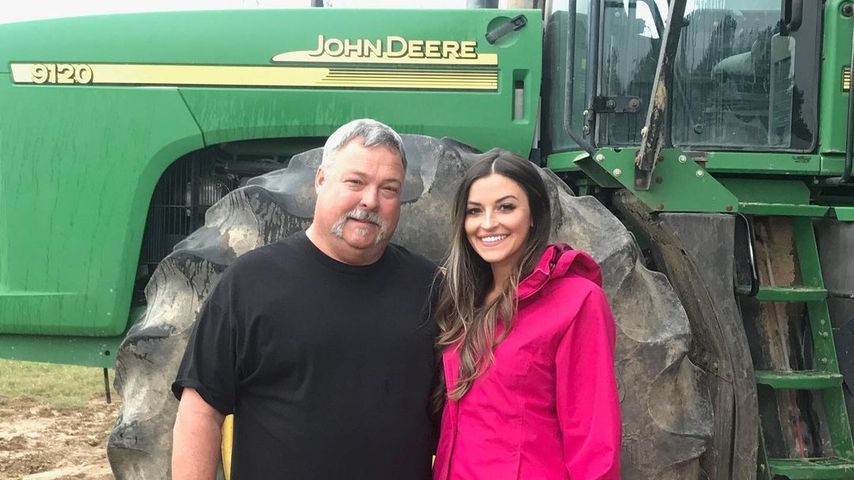 Tia Booth (r.) mit ihrem Vater