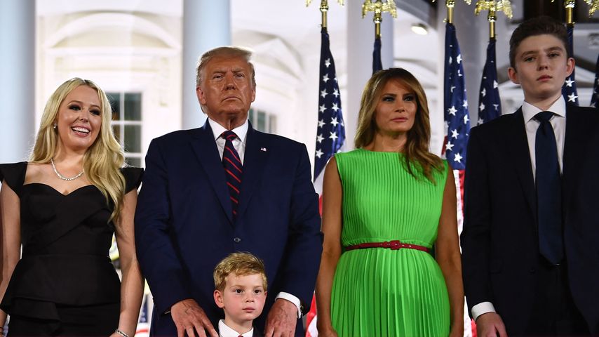 Tiffany, Donald, Melania und Barron Trump sowie Donalds Enkel Theodore James Kushner
