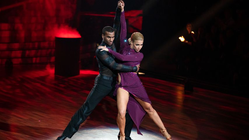 Tijan Njie and Kathrin Menzinger in der ersten "Let's Dance"-Show 2020