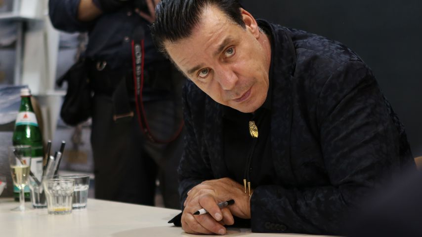 Ekel-Video: Till Lindemann mit gelöstem Daumennagel