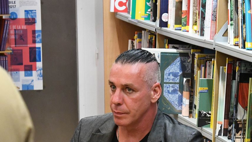 Till Lindemann bei einer Autogrammstunde in Paris im Mai 2017