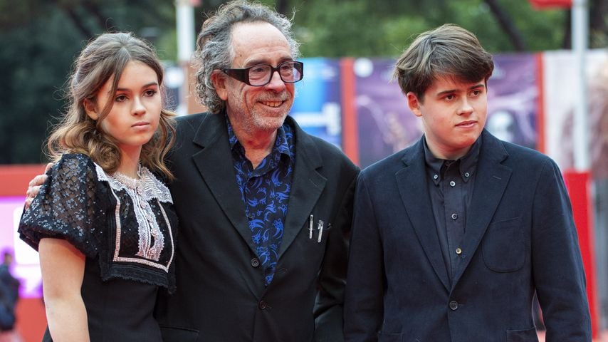Tim Burton mit seinen Kindern, 2021
