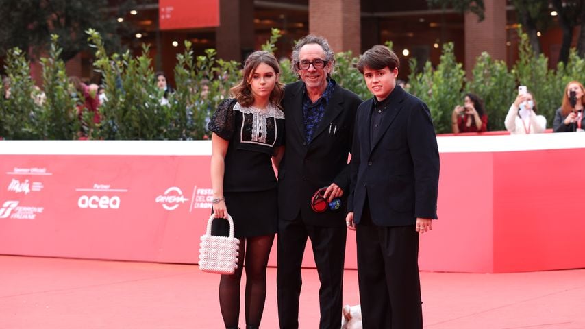 Nell Burton, Tim Burton und Billy-Ray Burton, Oktober 2021