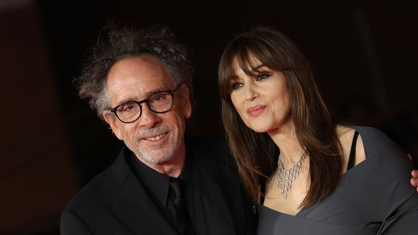 Tim Burton und Monica Bellucci im Oktober 2023