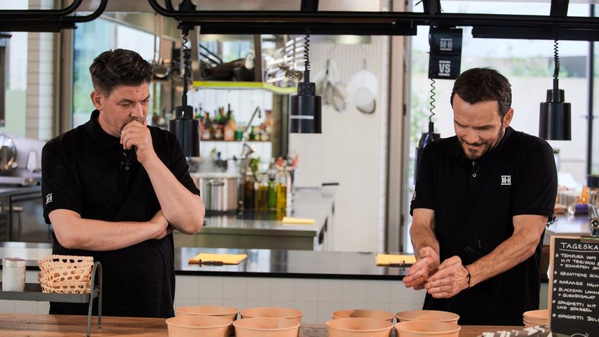 Tim Mälzer und Steffen Henssler bei "Mälzer und Henssler liefern ab!"
