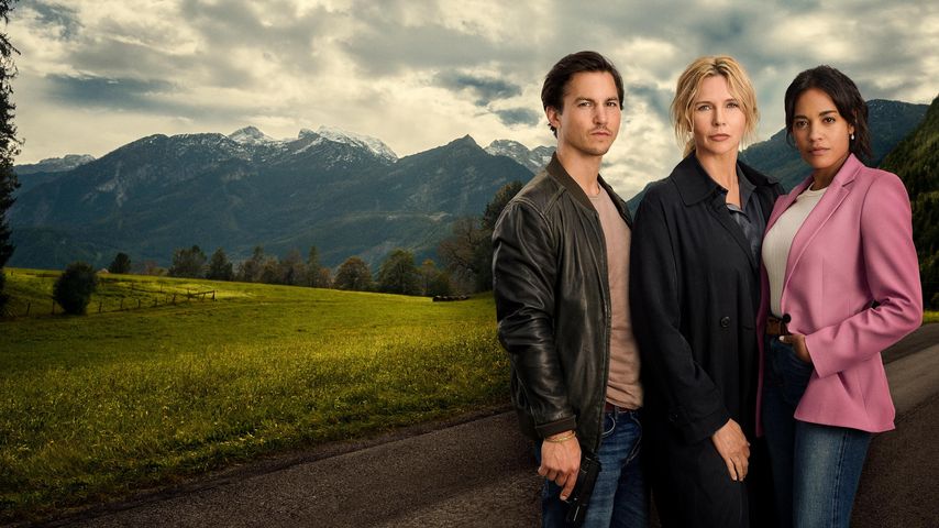 Tim Oliver Schulz, Veronica Ferres und Salka Weber in "Alpentod – Ein Bergland-Krimi"