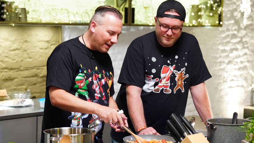 Tim Raue und Max Strohe beim "Kitchen Impossible: Weihnachtsspecial"