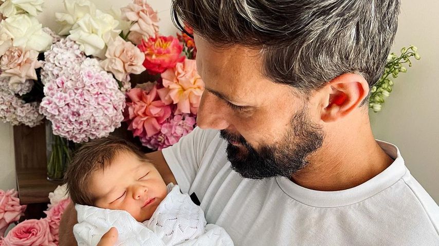 Tim Robards mit seinem Baby Elle, November 2020