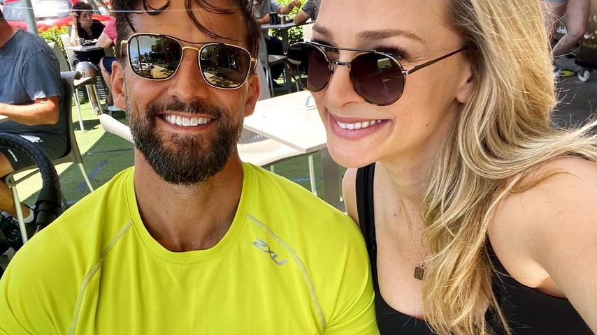 Tim Robards und Anna Heinrich mit ihrer Tochter