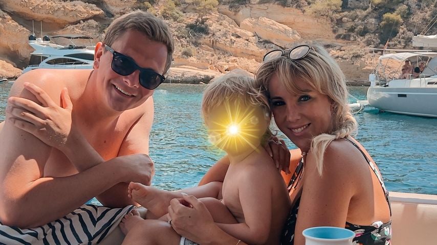 Tim Sandt und Annemarie Eilfeld mit ihrem Sohn Elian, Juni 2024