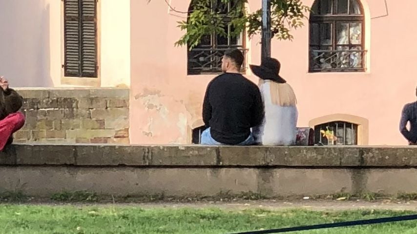 Beim Date erwischt: Warum verstecken Gerda & Tim sich nicht?