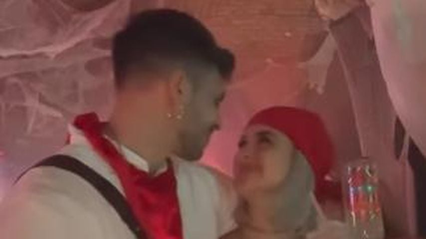 Tim Stammberger und Laura Michelle auf einer Kostümparty