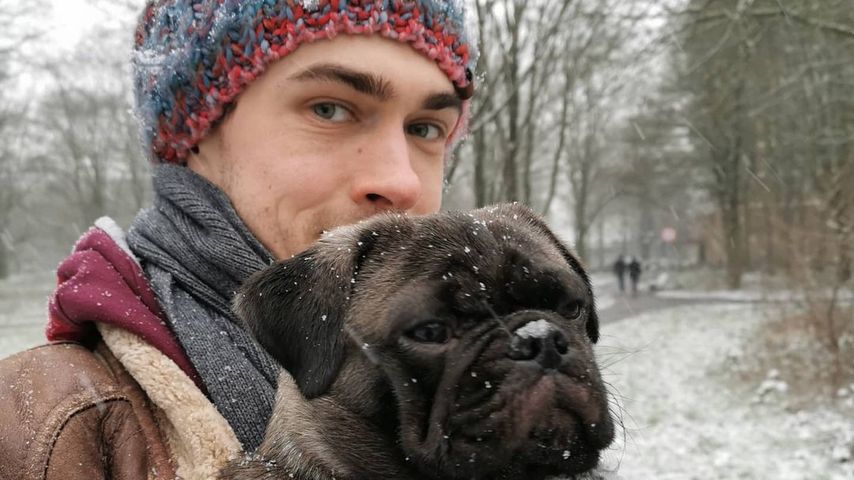 Timon Krause und sein Hund im Januar 2021