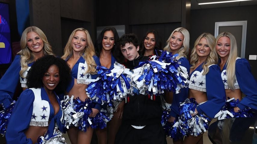 Timothée Chalamet mit den Dallas Cowboys Cheerleaders