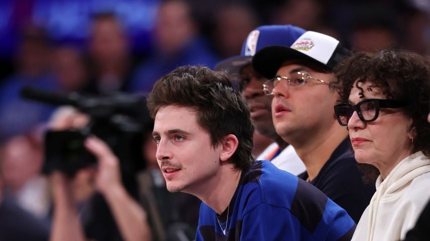 Timothée Chalamet verfolgt die Knicks vs. 76ers in den NBA-Playoffs im Madison Square Garden