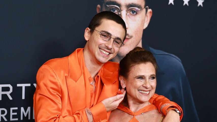 Bei A24-Premiere von "Marty Supreme" in New York: Timothée Chalamet mit Nicole Flender
