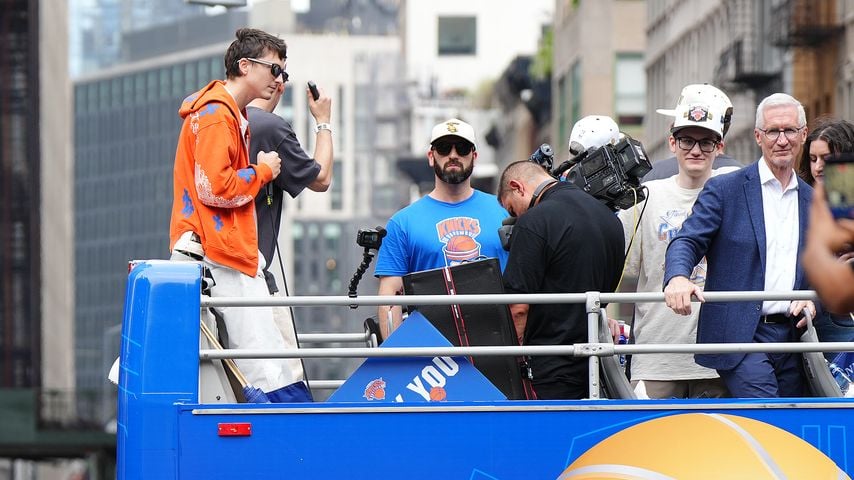 Timothée Chalamet feiert beim Knicks-Ticker-Tape-Parade- und Victory-Rallye nach dem NBA-Titel 2026 in New York City