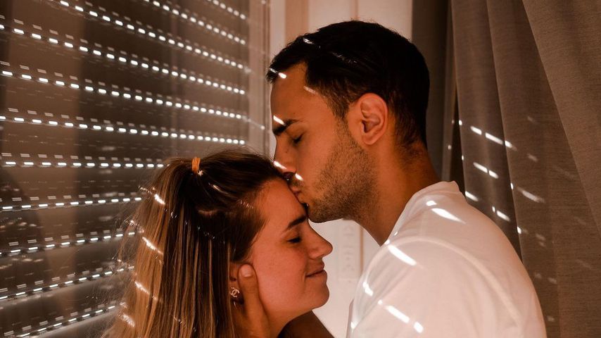 Timur Ülker und seine Partnerin Caroline Steinhof im August 2021