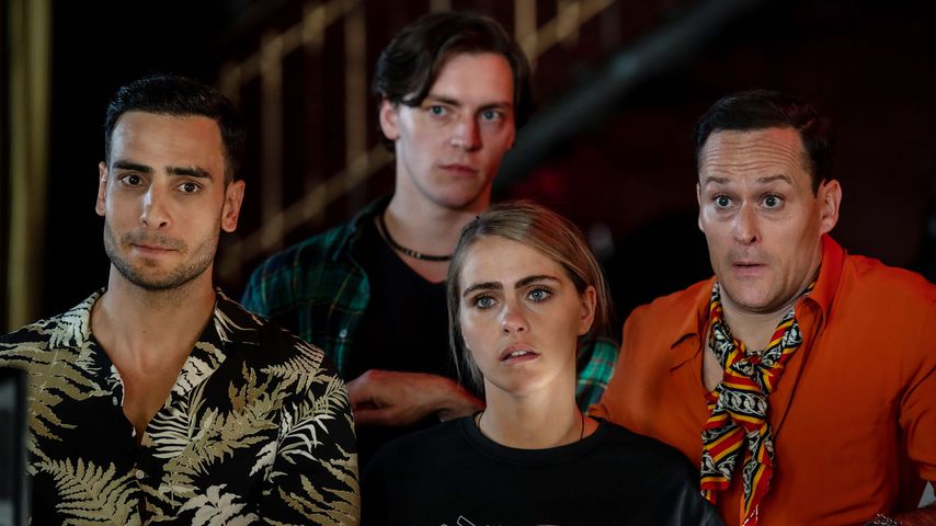 Timur Ülker, Maximilian Schneider, Sarah Mangione und Nico Birnbaum in "Nihat – Alles auf Anfang"
