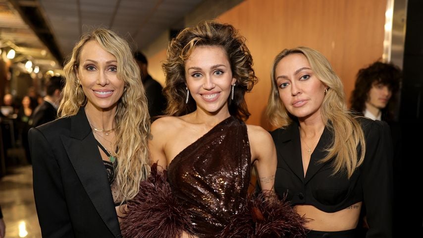 Tish Cyrus, Miley Cyrus und Brandi Cyrus bei den Grammy Awards 2024