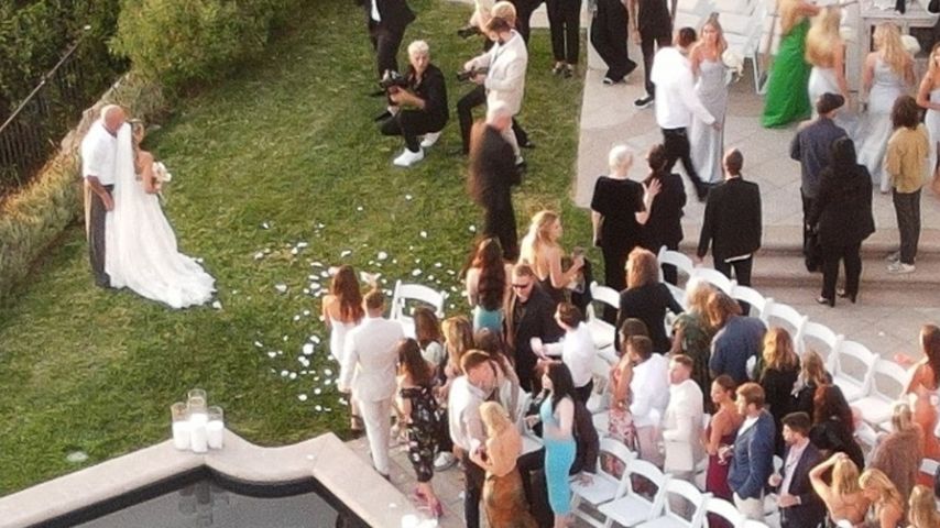 Tish Cyrus und Dominic Purcell auf ihrer Hochzeit, August 2023