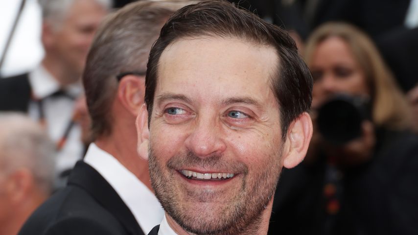 Knutscherei im Meer: Ist das Tobey Maguires neue Freundin?