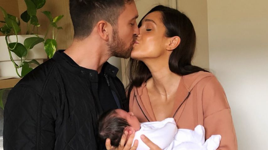 Tobi Pearce, Kayla Itsines und ihre Tochter Arna