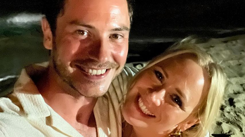 Toby-Alexander Smith und Amy Walsh bei ihrer Verlobung, 2022