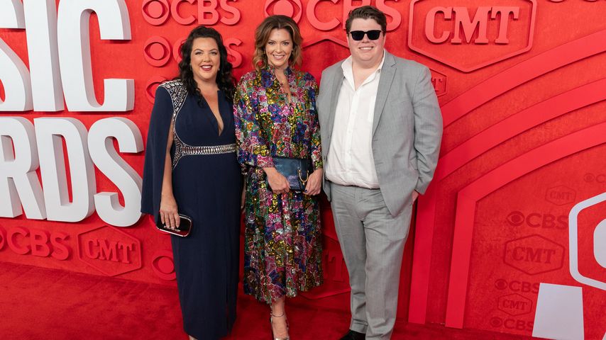 Toby Keith' Kinder Krystal, Shelley und Stelen bei den CMT Awards 2024