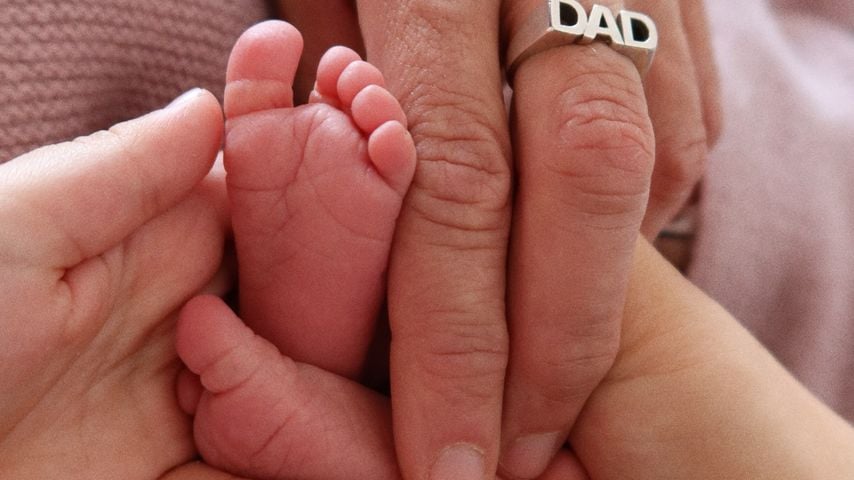 Tom Beck, Chryssanthi Kavazi und ihr Baby, 2024
