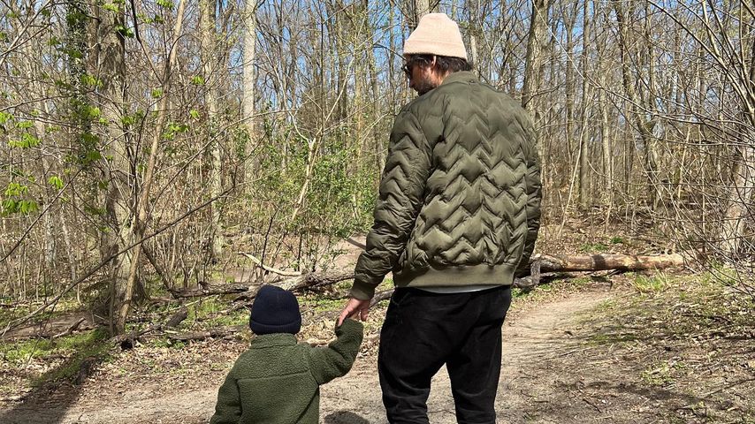 Tom Beck und sein Sohn im April 2022