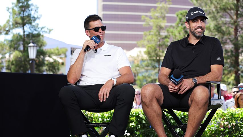 Tom Brady und Aaron Rodgers bei einer Pressekonferenz, Juni 2022