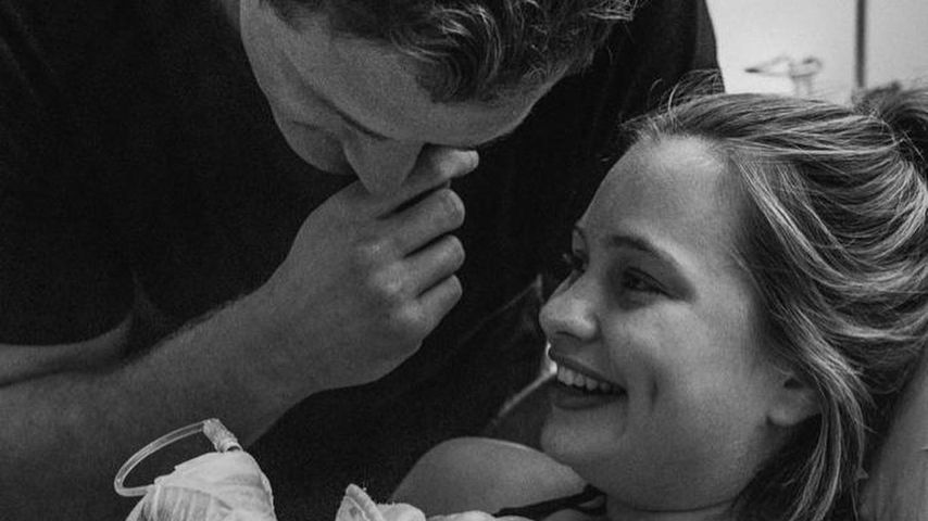 Tom Burgess und Tahlia Giumelli mit ihrer Tochter
