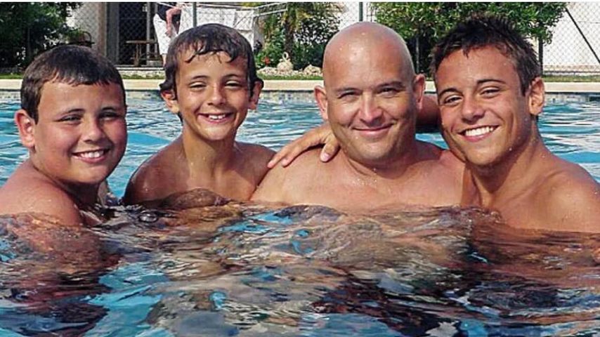 Tom Daley mit seinen Brüdern William und Ben sowie seinem Vater Robert