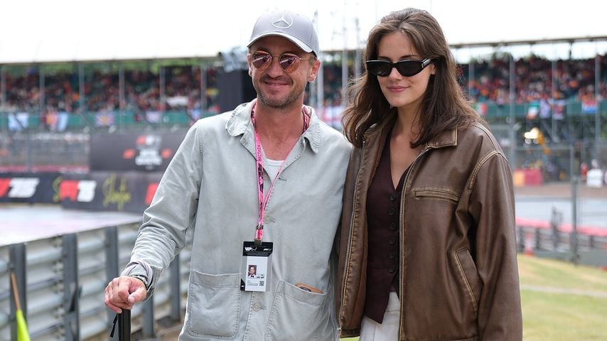 Tom Felton und Roxanne Dayna beim Großen Preis von Großbritannien in Silverstone, Juli 2025