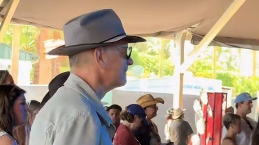 Tom Hanks mischt sich unter Festivalbesucher, April 2026