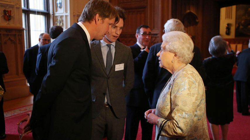 Extreme Ehre! Eddie Redmayne erhält Auszeichnung der Queen