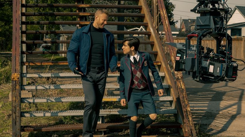 Tom Hopper und Aidan Gallagher in "Umbrella Academy"