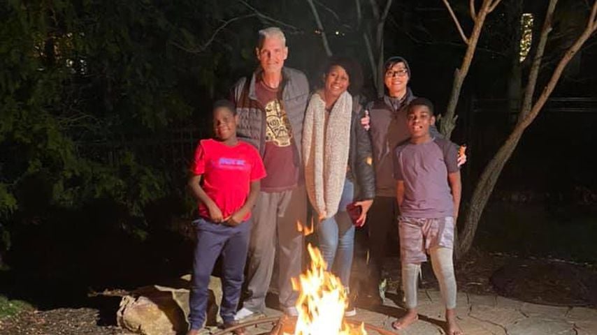 Tom Kane und seine Familie im Dezember 2020