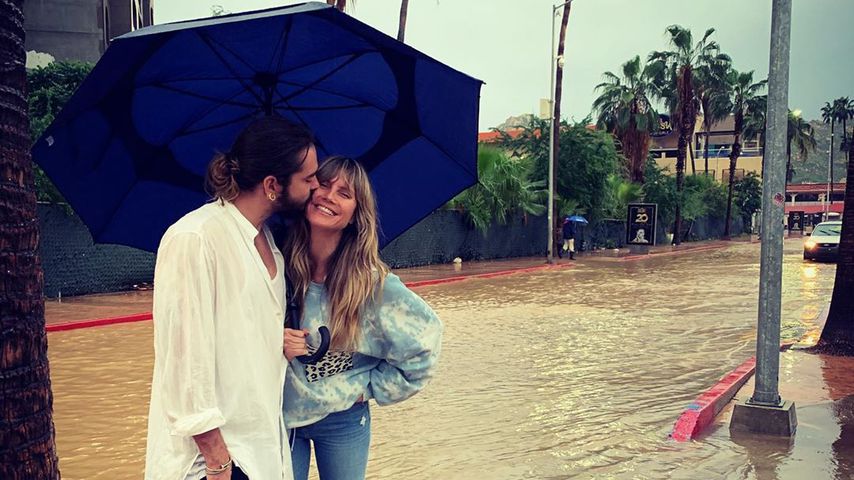 Trotz Mega-Unwetter: Heidi & Tom turteln unterm Regenschirm
