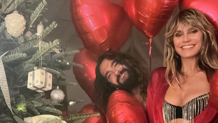 Heidi Klum zieht an Weihnachten in Glitzer-BH alle Register!